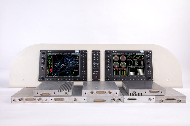 XICA-100型综合航电系统